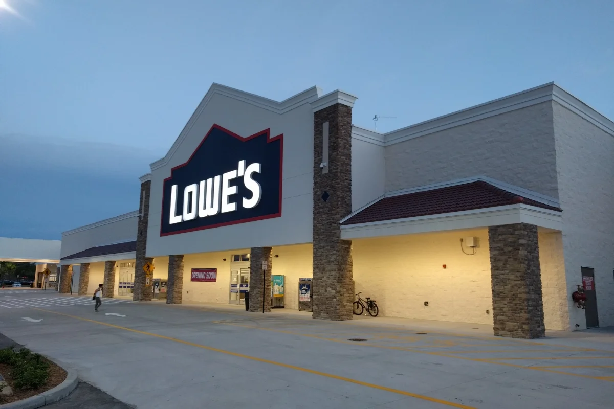 Lowe’s storefront exterior