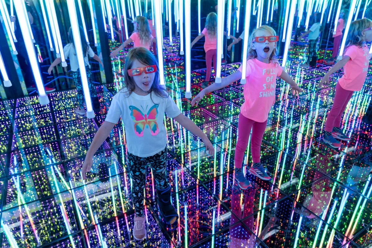 2 children in a mirror maze