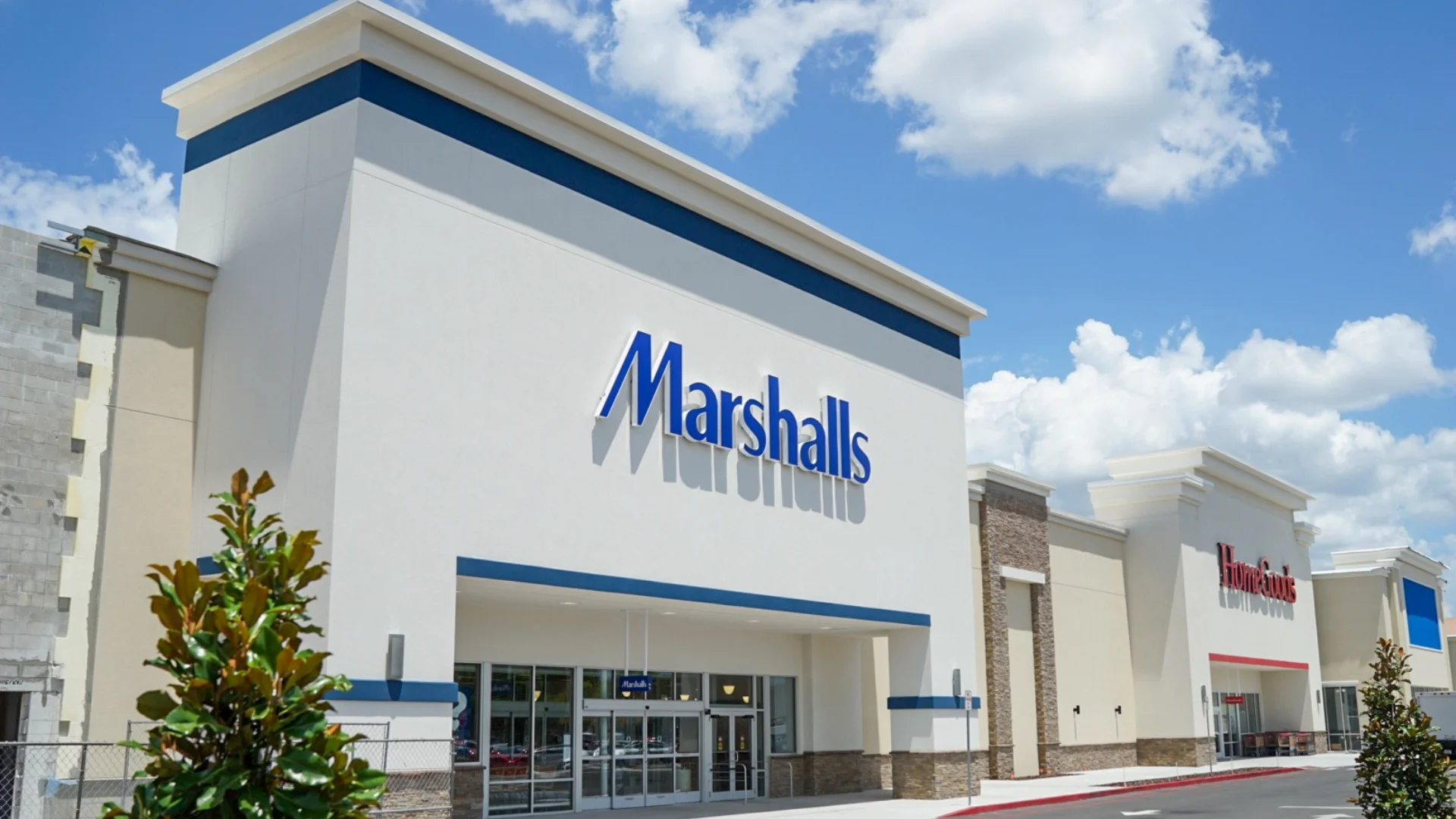 angled view of Marshalls and Home Goods storefronts