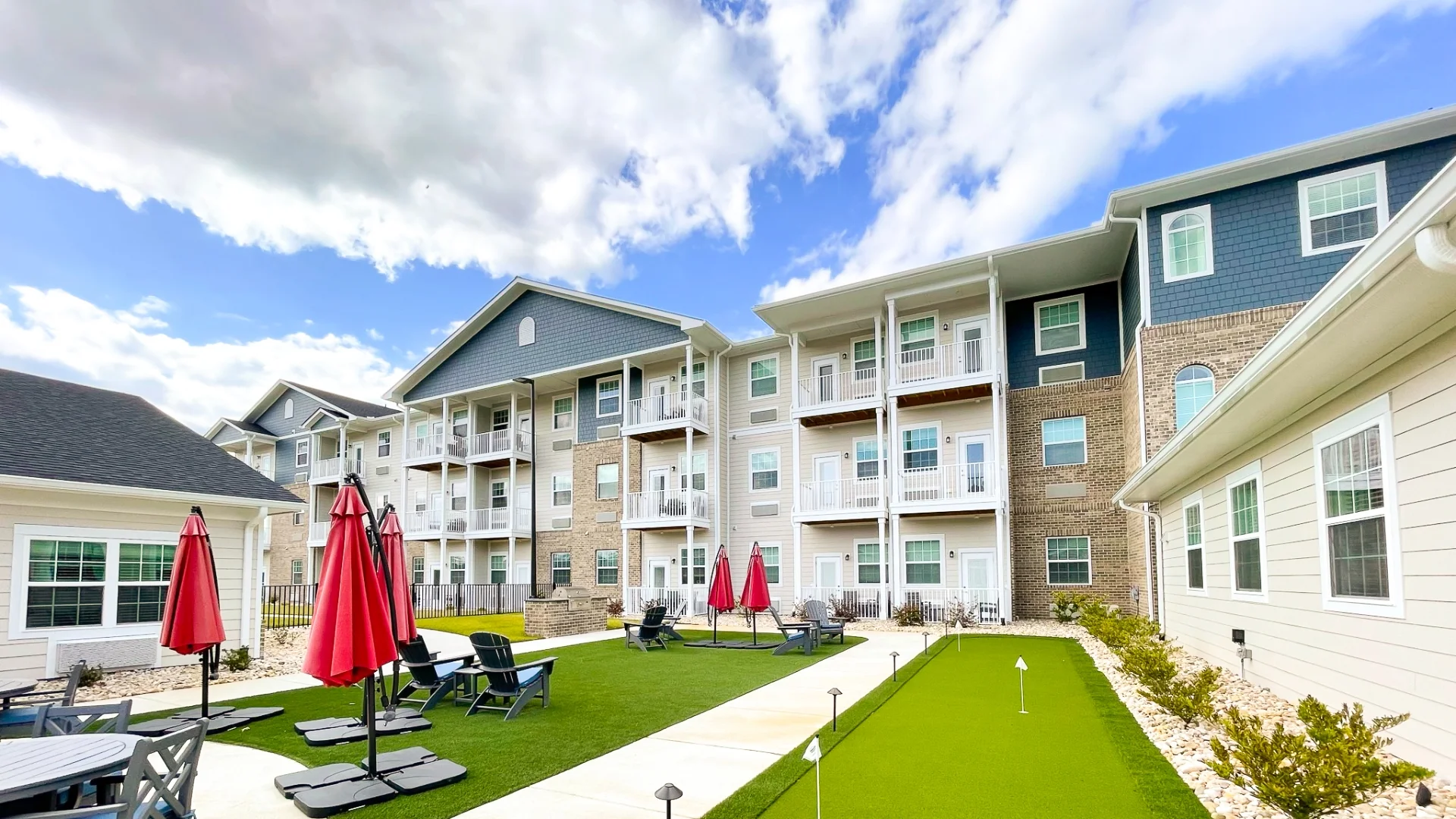bui;ding exterior balconies, courtyard, and outdoor seating