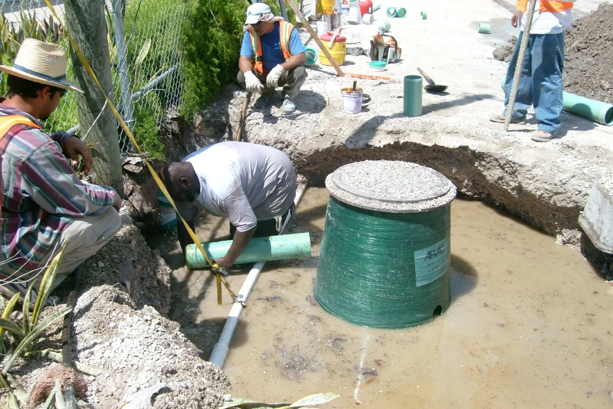 workers laying new large water piping
