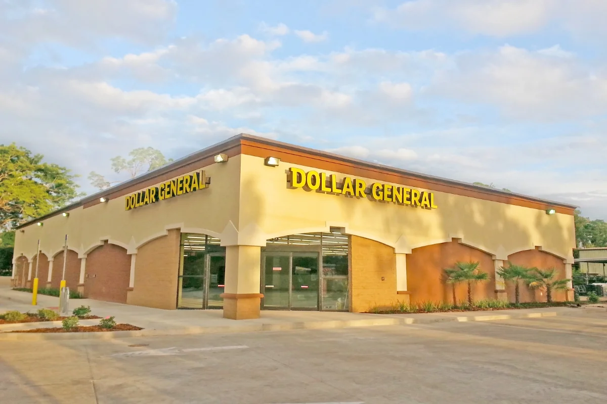 dollar general store exterior