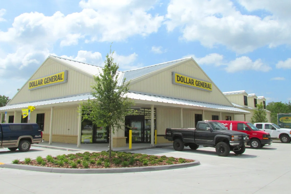 dollar general store exterior