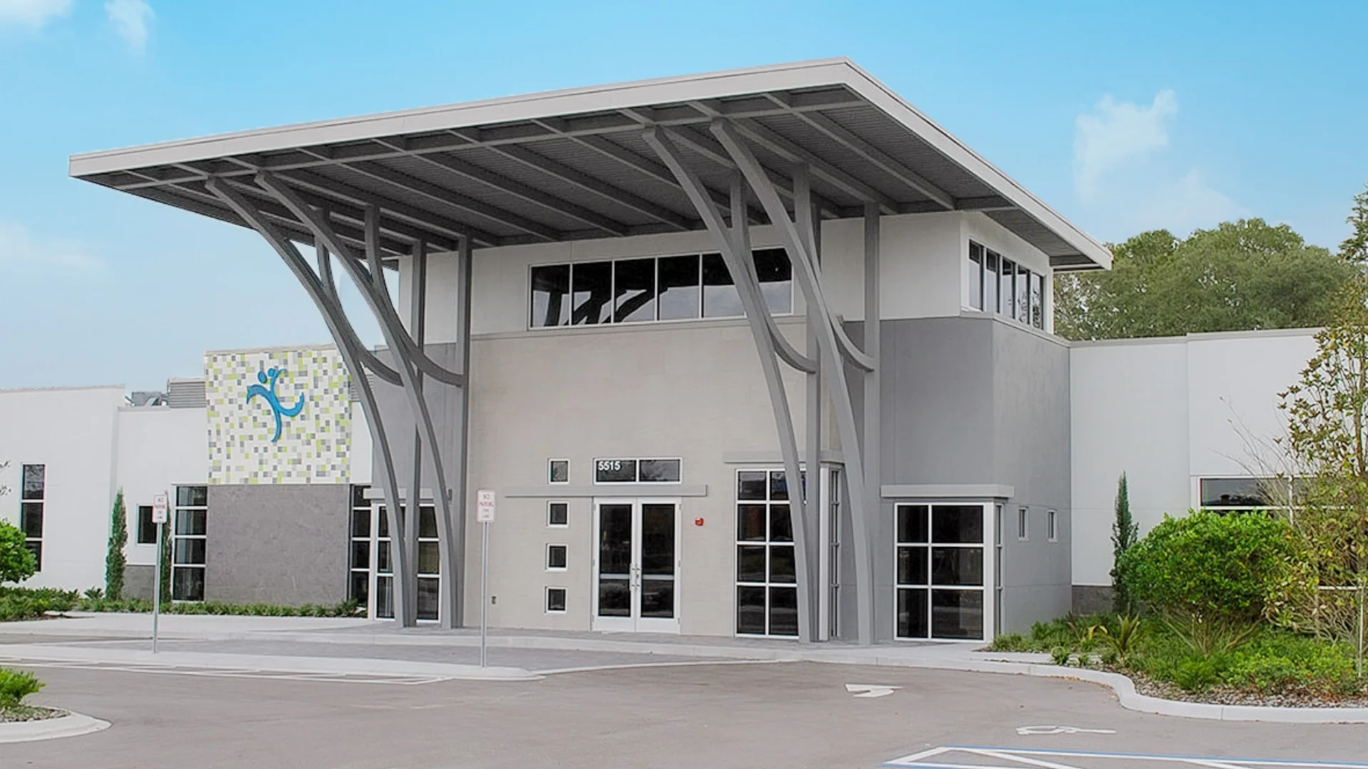 Kandor Dental Spa building entrance exterior
