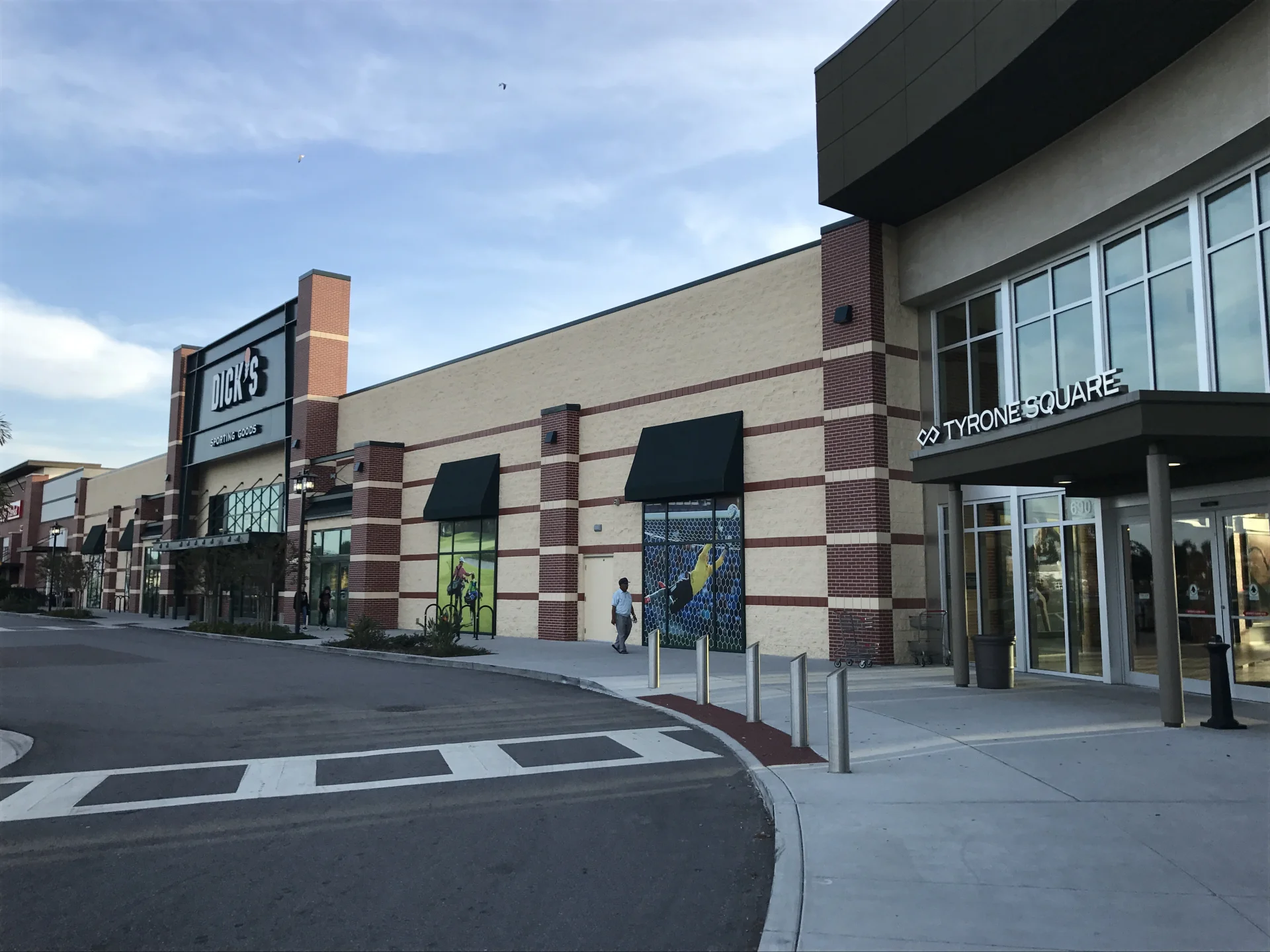 Dick's Sporting Goods exterior and sidewalk