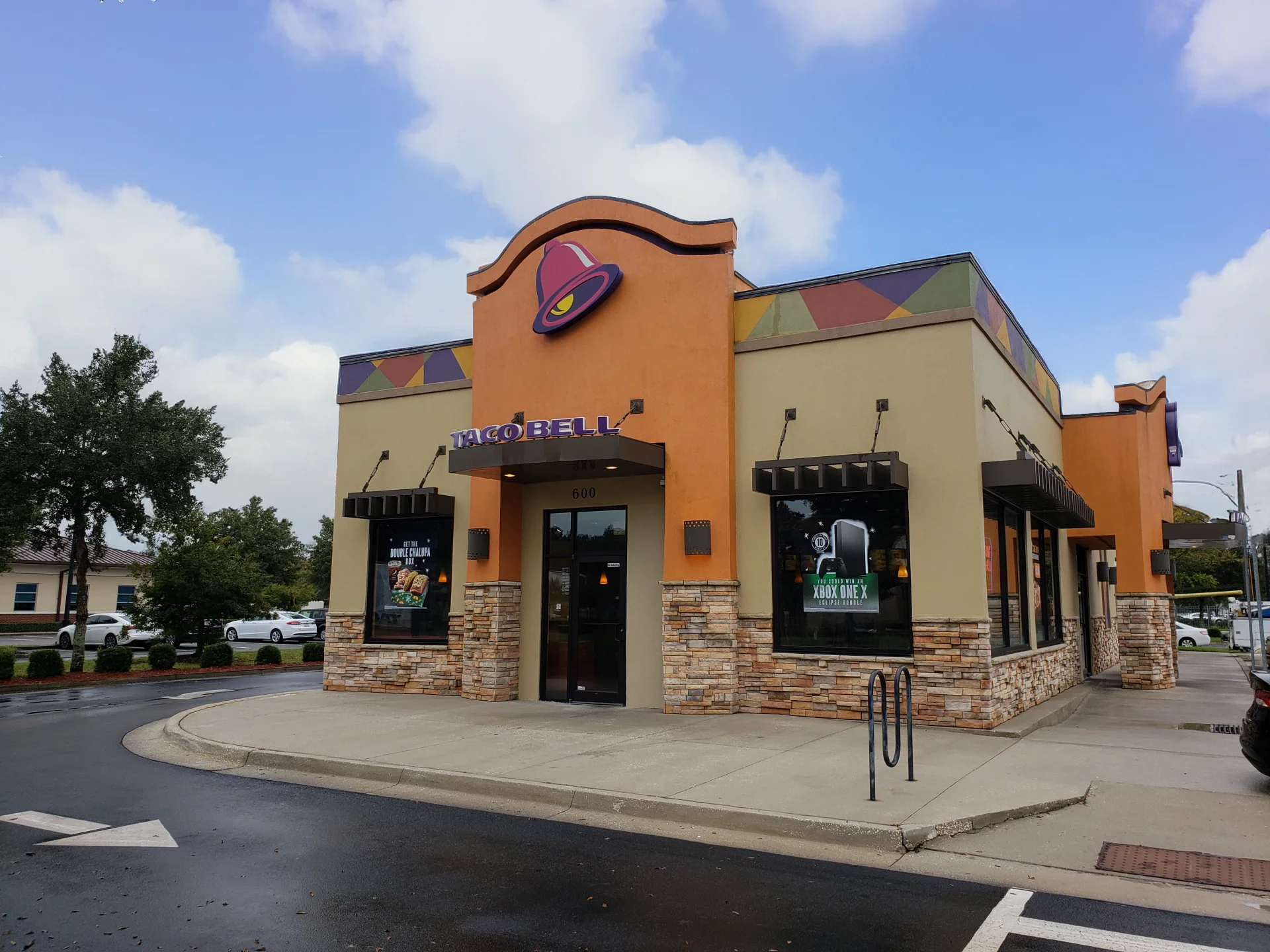 Taco Bell restaurant exterior
