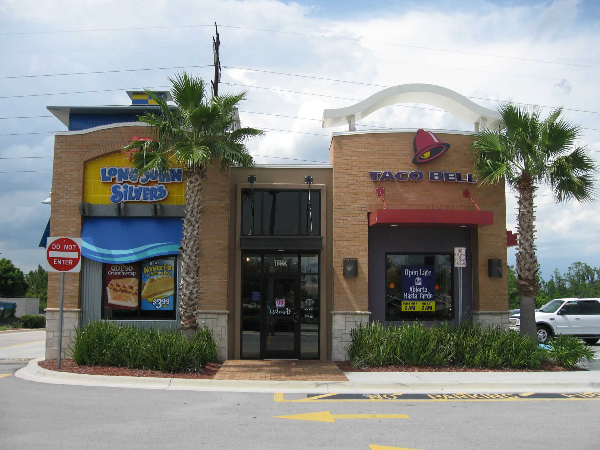 Taco Bell and Long John Silvers restaurant exterior